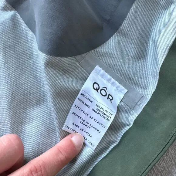$450 QOR Women’s Green Technical Rain Jacket - Picture 5 of 7